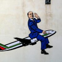 Malpensa, Berlusconi y el país que no suelta su pasado